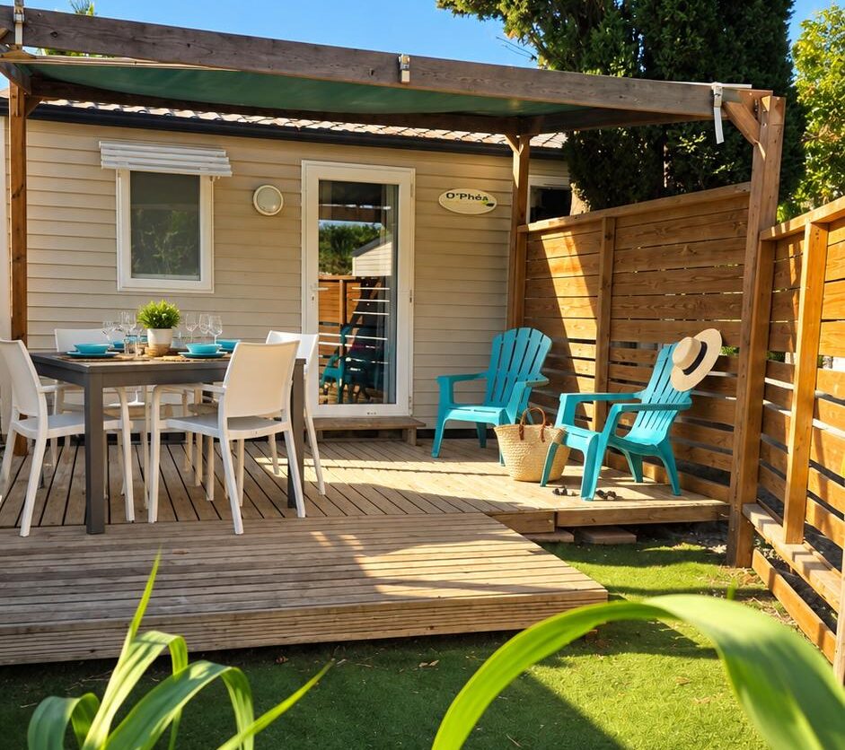 Mobil-home Ophéa 2 personnes avec terrasse en bois ombragée au camping Les Sablettes, Grau d'Agde