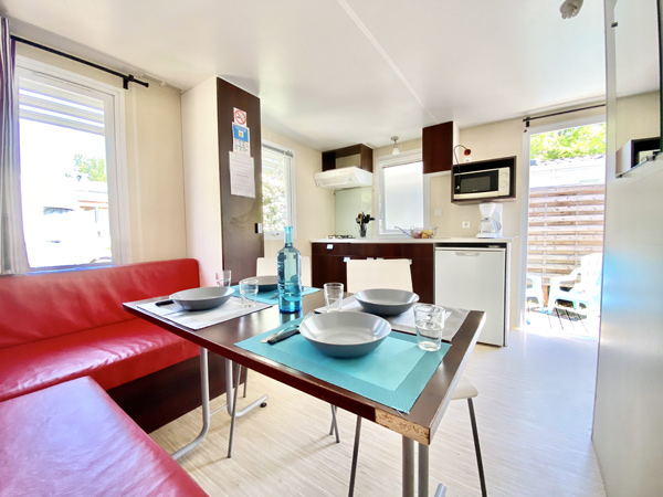 location mobilhome 21m2 4 personnes agde salon